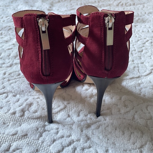 Burgundy Point Toe Heels - Picture 4 of 9